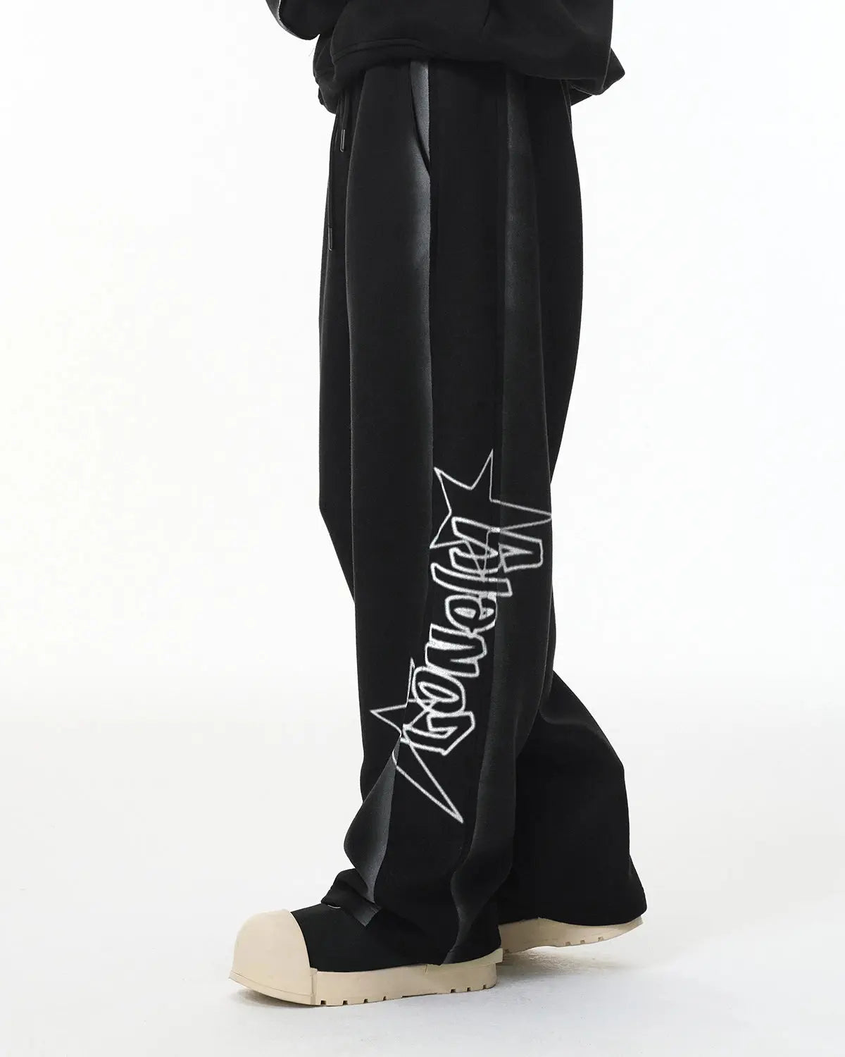 Stitching Spray-Painted Graffiti Sweatpant | Flation Streetwear